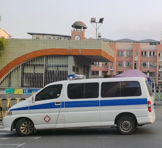 铜官救护车出租护送骨折病人一公里多少钱